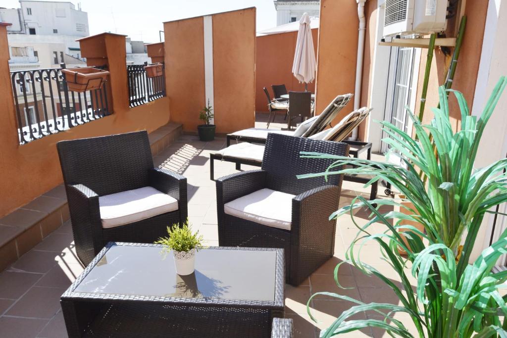 Un lugar para sentarse en New Point Madrid Apartments