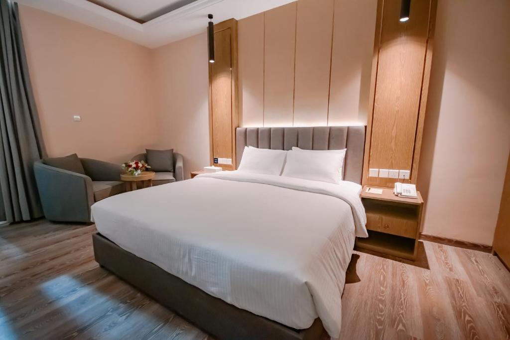 Postel nebo postele na pokoji v ubytování Frankincense Hotel Muscat فندق اللبان مسقط