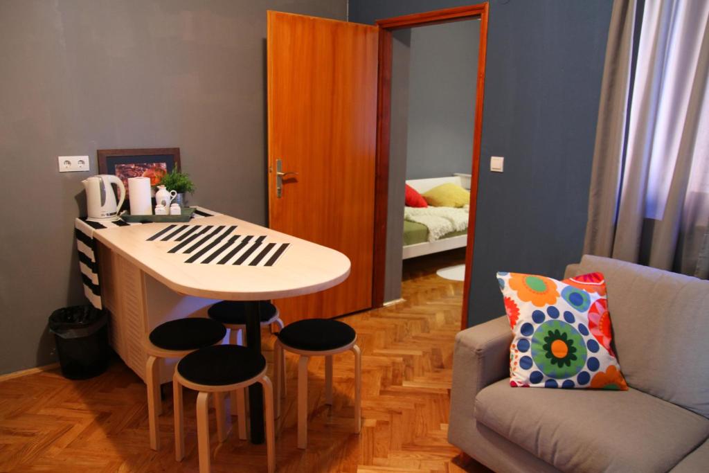 Room & Apartment Plitvička 42 - Apartamento Con Terraza