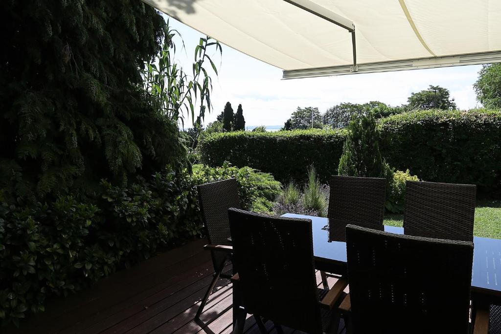 Vonkajšia záhrada v ubytovaní Lóczy Apartman
