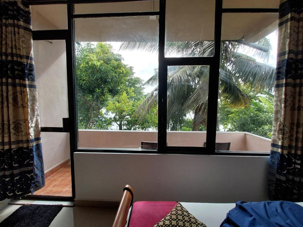 Lake Wave Hotel - 11