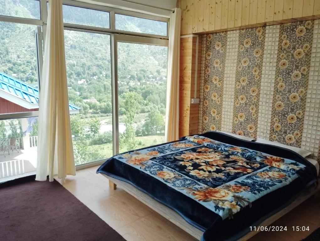 Postel nebo postele na pokoji v ubytování Footprints Sonamarg