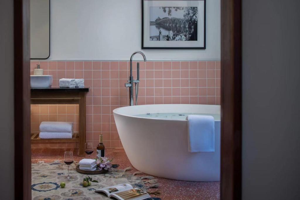 Koupelna v ubytování Peking Yard Boutique Hotel