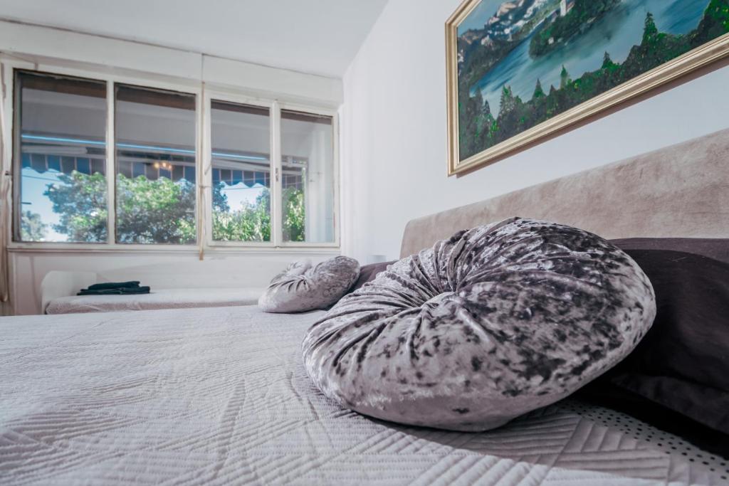 Posteľ alebo postele v izbe v ubytovaní Apartman LARA