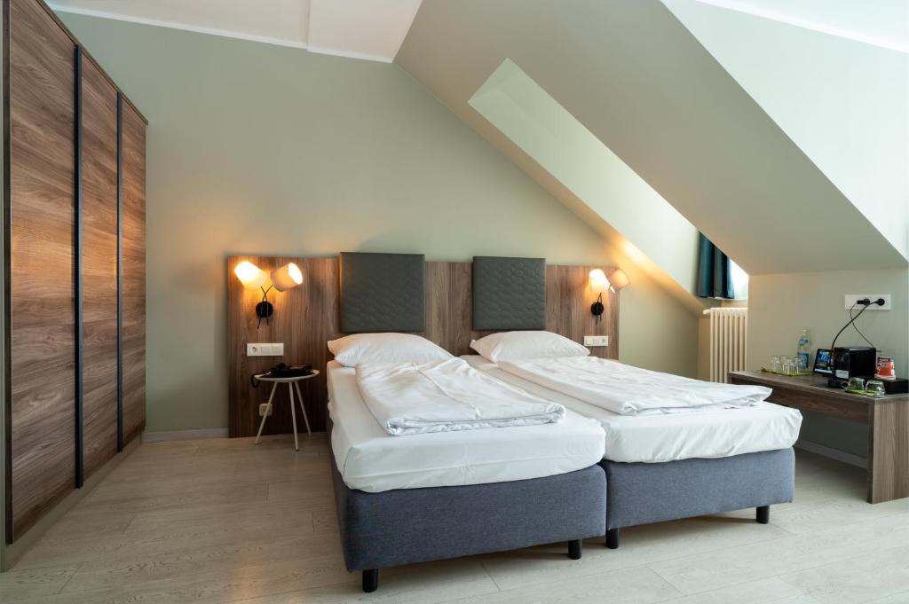 Postel nebo postele na pokoji v ubytování Hotel Astor