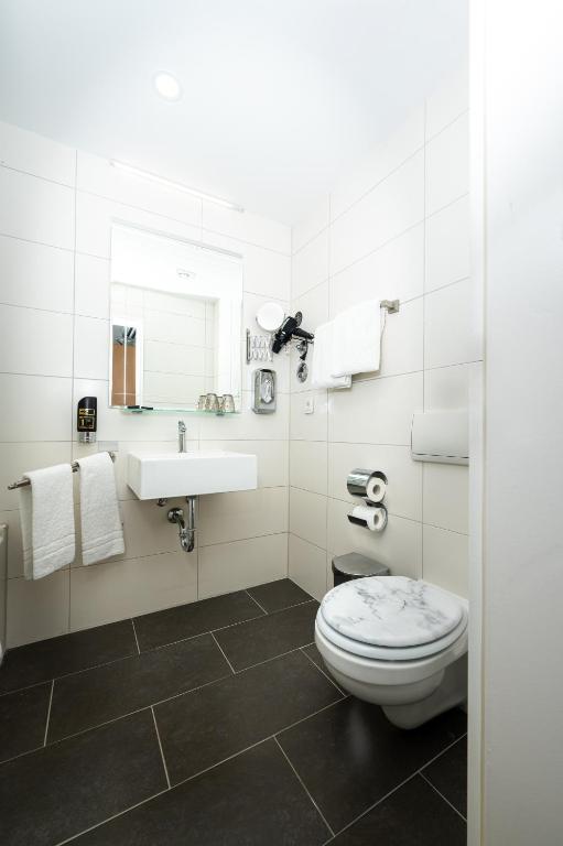 Koupelna v ubytování Hotel Astor