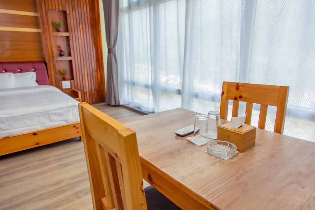 Postel nebo postele na pokoji v ubytování Hotel Gyan Gauri Palace