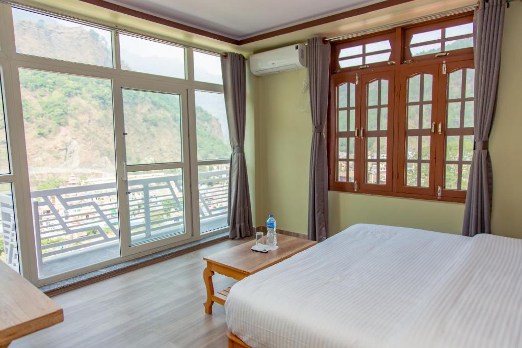 Postel nebo postele na pokoji v ubytování Hotel Gyan Gauri Palace