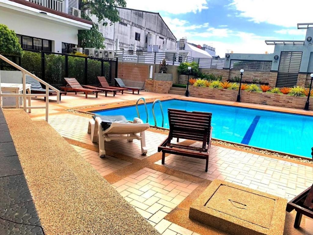Bazén v ubytování Tanawit Hotel Hua Hin nebo v jeho okolí