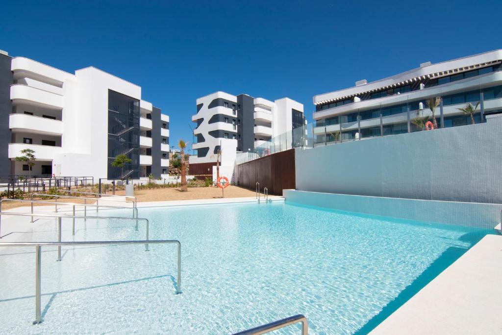una piscina en medio de un edificio en Mara's Apartments Higuerón West - Nordic Style - Sunny Terrace, en Fuengirola