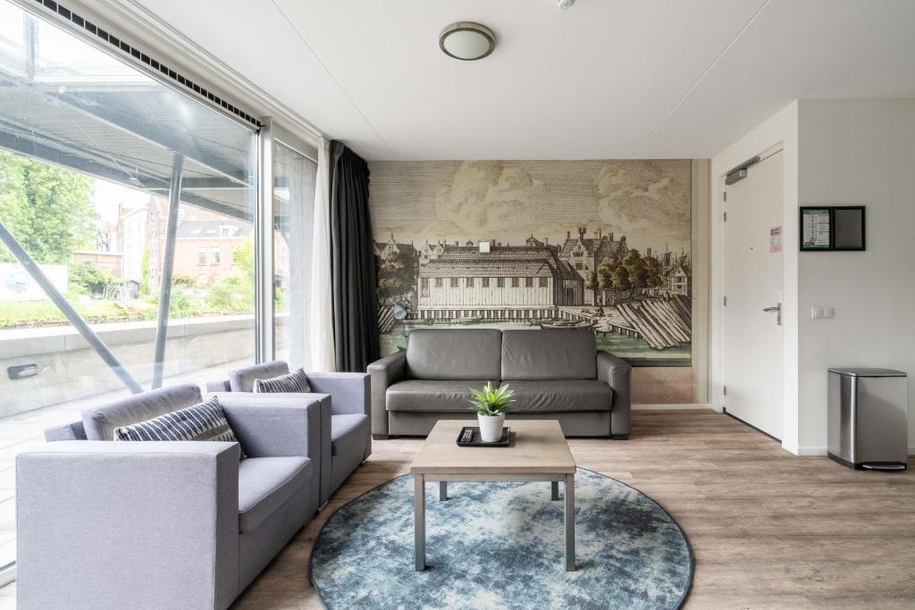 
Large 2 Bedroom Apartment with Sofa Bed
