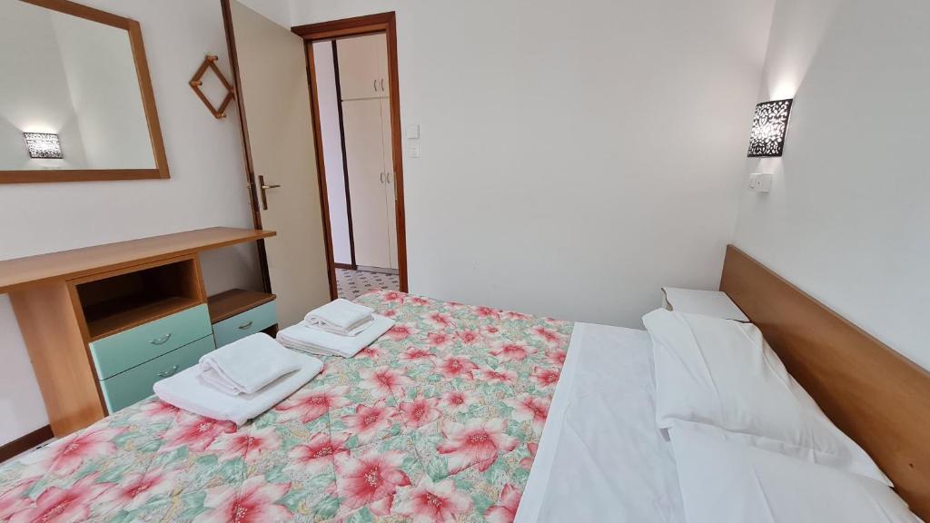 Łóżko lub łóżka w pokoju w obiekcie Panorama Apartment Peschiera