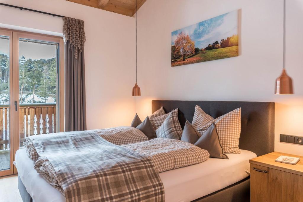 Postel nebo postele na pokoji v ubytování Schartneralm Kiefer Family