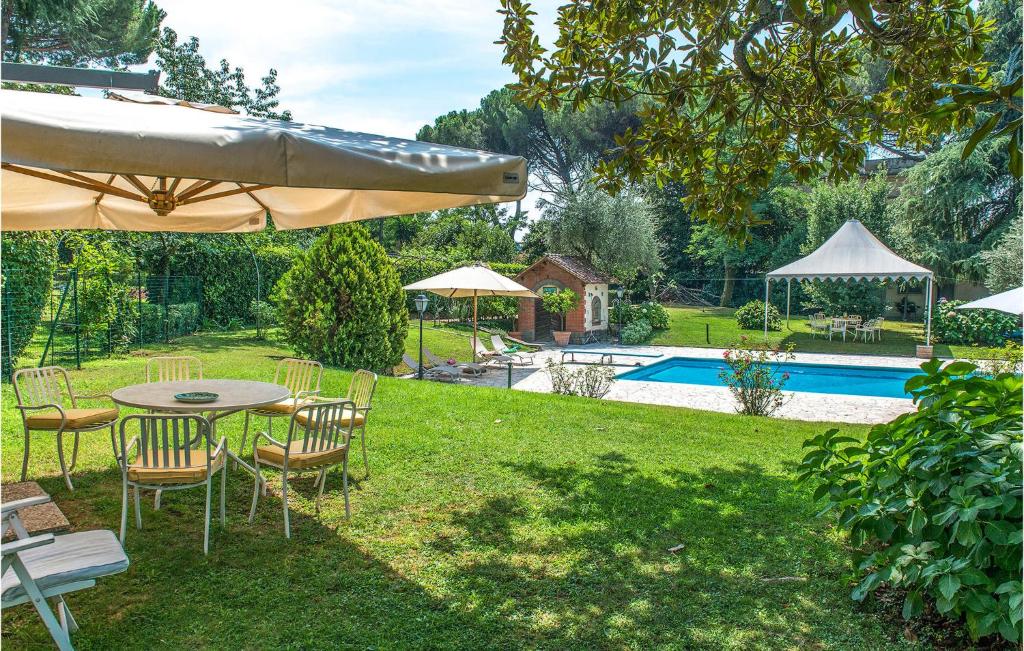 Basen w obiekcie 5 Bedroom Amazing Home In Grottaferrata lub w pobliżu
