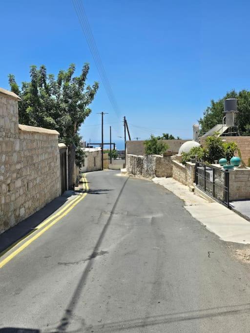 Fotografie z fotogalerie ubytování Tala Hills Sea View Apartment, Tala Village, Paphos v destinaci Tala