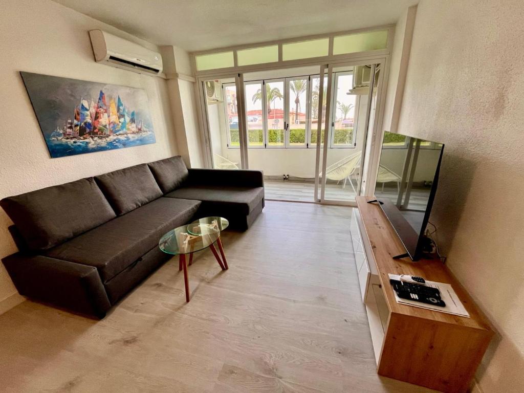Posezení v ubytování Sea View Apartment Beach Front Punta Prima