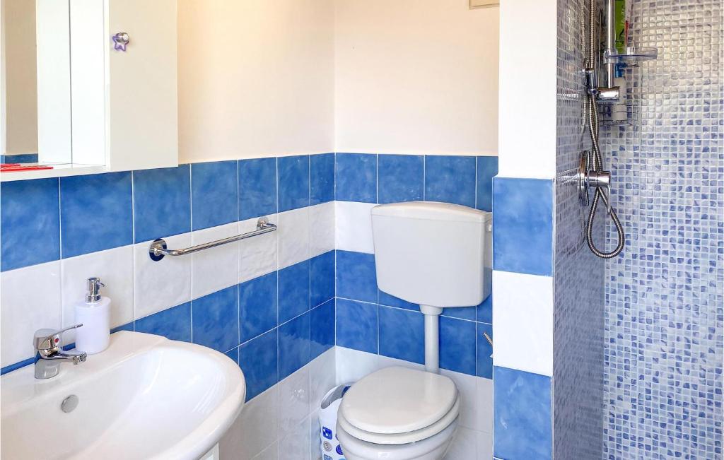 Kúpeľňa v ubytovaní Pet Friendly Home In Ispica With Wifi