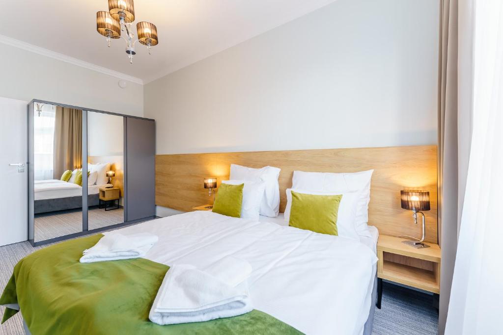 Posteľ alebo postele v izbe v ubytovaní FACTORY RESORT wellness & spa
