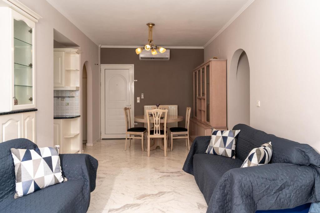 Posezení v ubytování George Beachfront Apartments