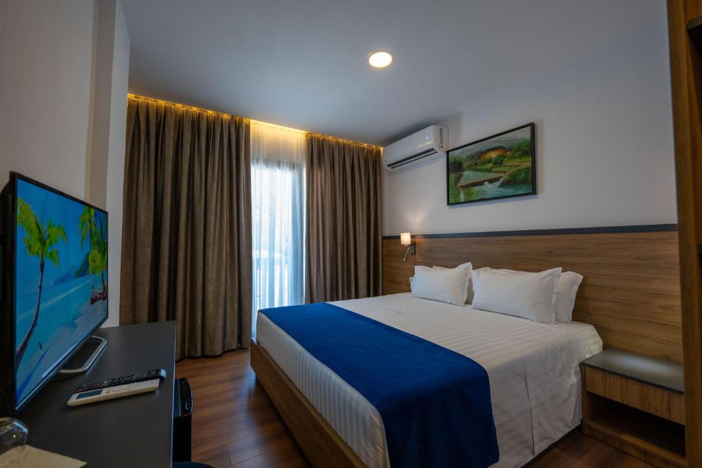 TV a/nebo společenská místnost v ubytování Acros Resort