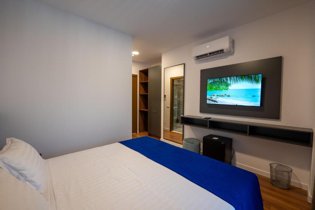 TV a/nebo společenská místnost v ubytování Acros Resort