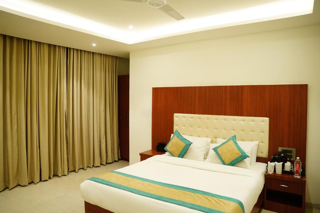 Postel nebo postele na pokoji v ubytování Hotel Sai Krishna