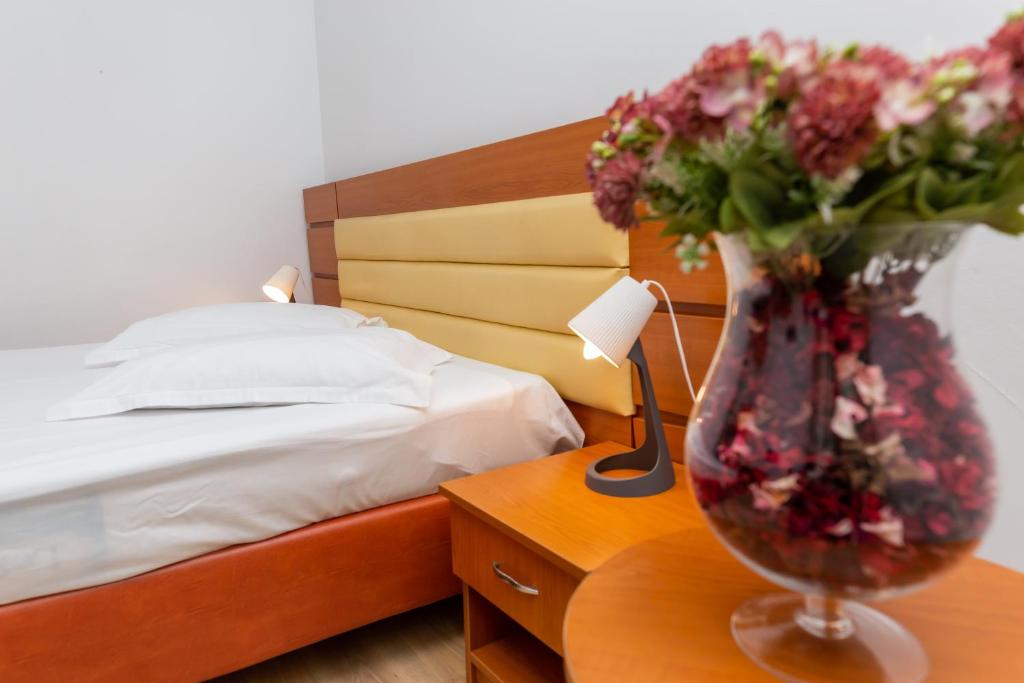 Postel nebo postele na pokoji v ubytování Hotel Sir Colentina