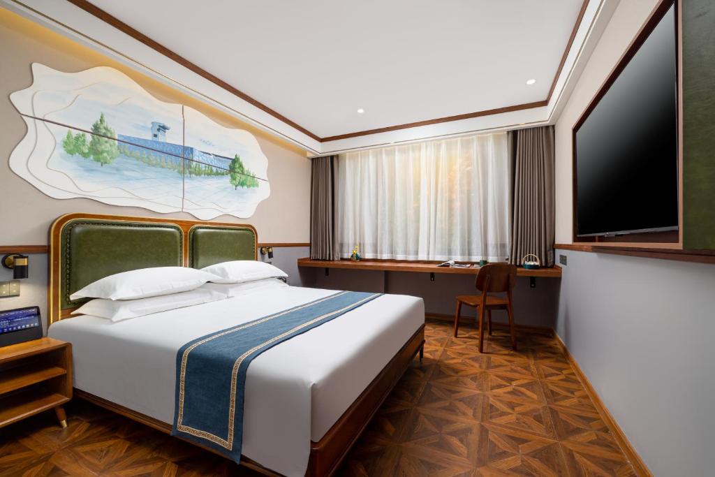 Voodi või voodid majutusasutuse Nostalgia S Hotel Beijing National Convention Center 时光漫步S酒店北京国家会议中心店 Free fresh ground coffee,Free laundry service toas