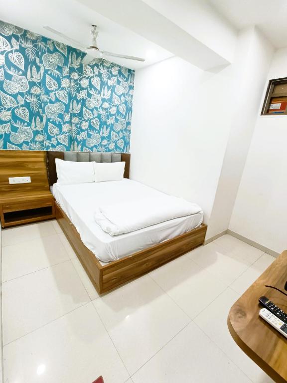 Postel nebo postele na pokoji v ubytování HOTEL TAPOVAN IN