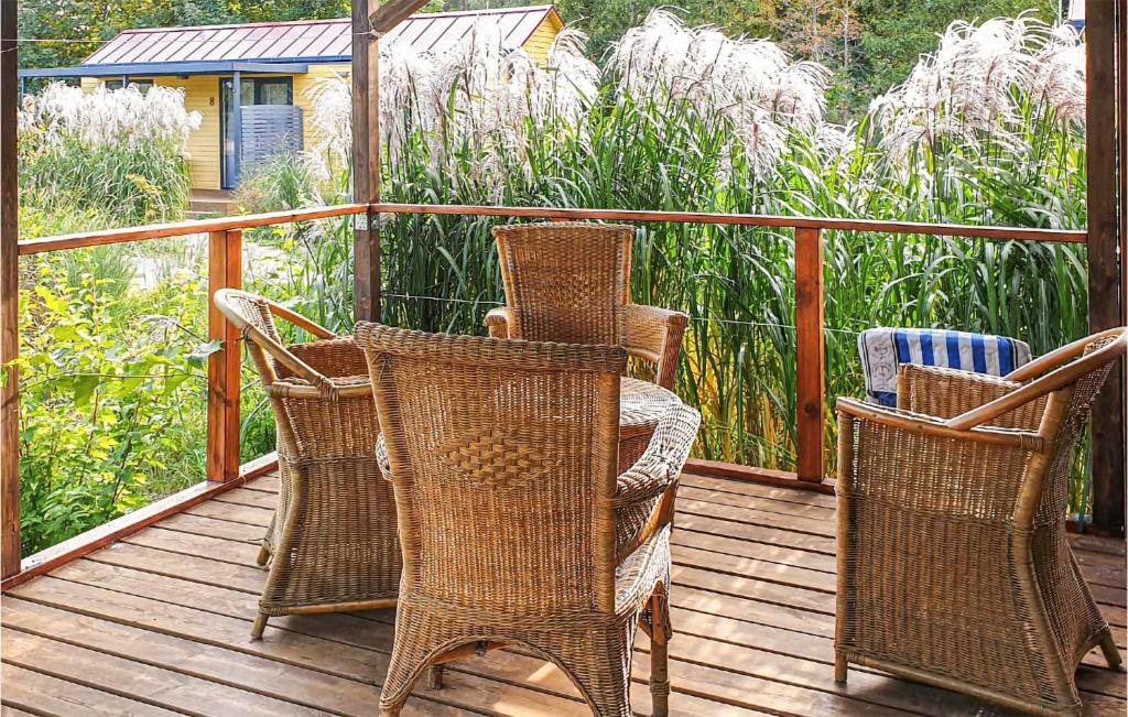 Vonkajšia záhrada v ubytovaní 2 Bedroom Stunning Home In Biskupiec