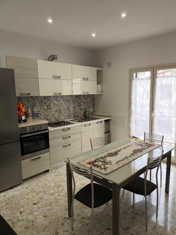 Kuchyň nebo kuchyňský kout v ubytování Home For You