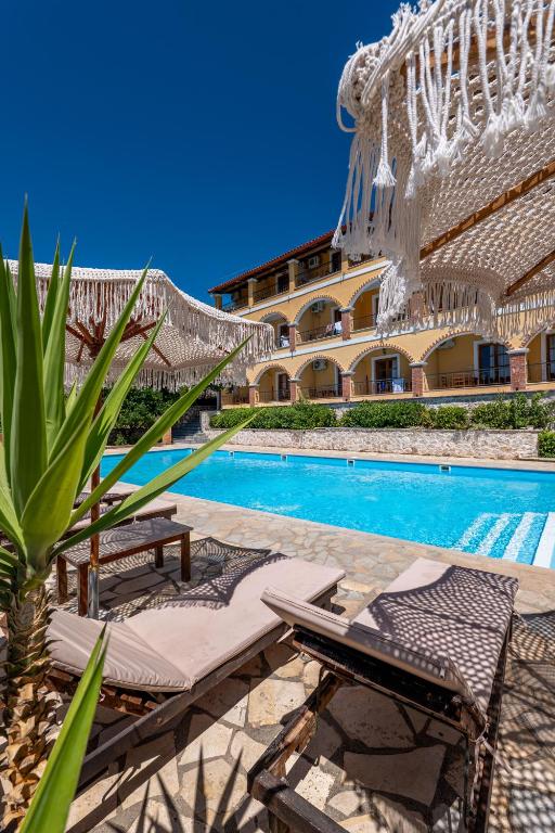Piscina di Apart Hotel Alex o nelle vicinanze