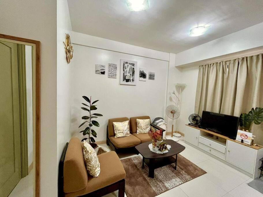 Posezení v ubytování Northpoint condo - 2BR near abreeza and sm lanang