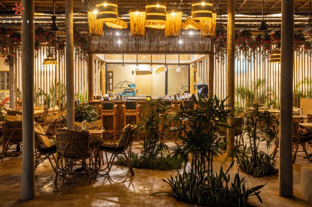 Restaurace v ubytování Zostel Goa, Morjim