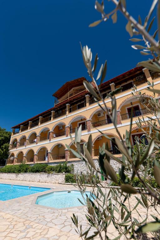 Piscina di Apart Hotel Alex o nelle vicinanze
