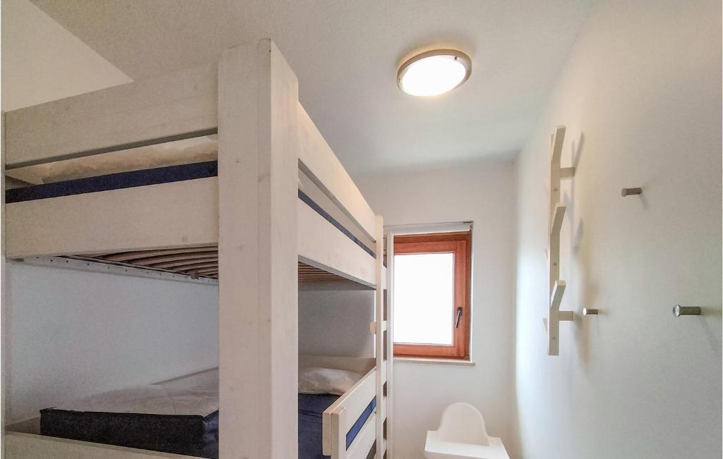 Postel nebo postele na pokoji v ubytování 2 Bedroom Awesome Apartment In Bredene