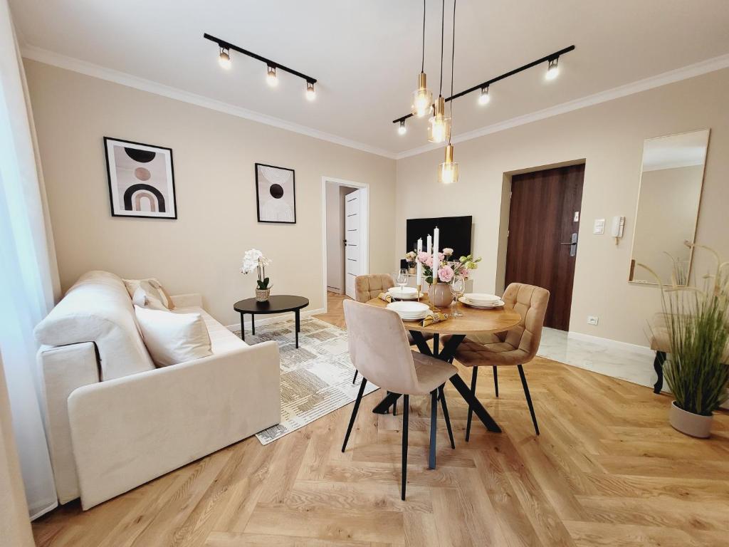 a living room with a table and a couch at Apartament Diamond in Częstochowa