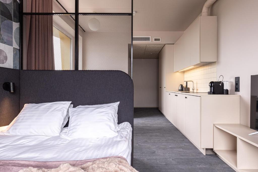 Postel nebo postele na pokoji v ubytování Hugo Apartment Hotel