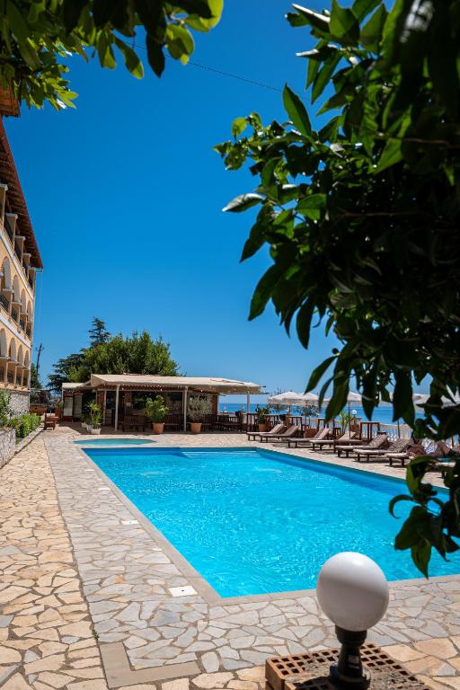 Piscina di Apart Hotel Alex o nelle vicinanze