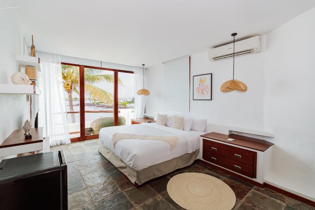 Villa Escalesia Galápagos Waterfront Hotel photo