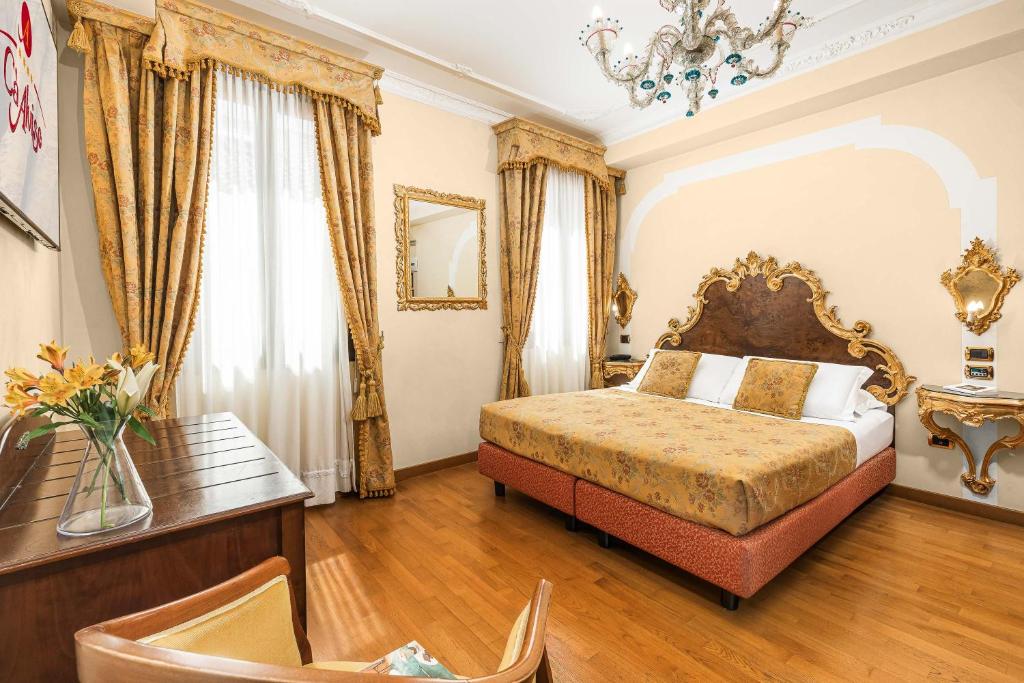 Postel nebo postele na pokoji v ubytování Hotel Ca' Alvise