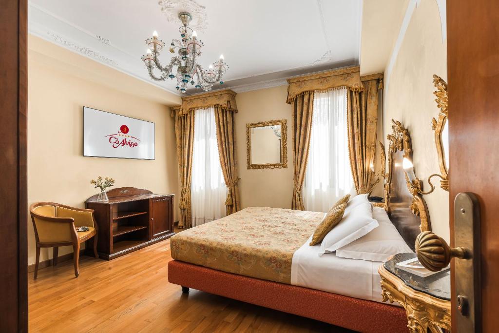 Postel nebo postele na pokoji v ubytování Hotel Ca' Alvise