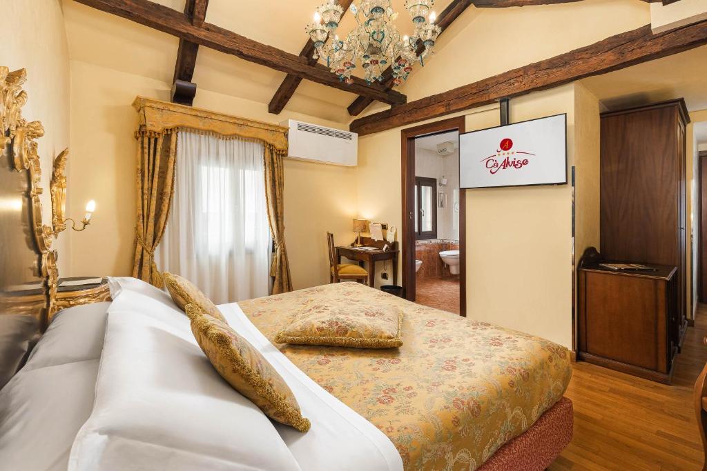 Postel nebo postele na pokoji v ubytování Hotel Ca' Alvise
