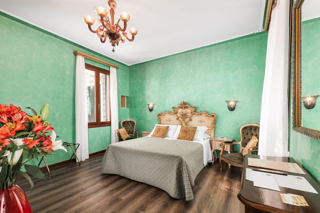 Postel nebo postele na pokoji v ubytování Hotel Ca' Alvise
