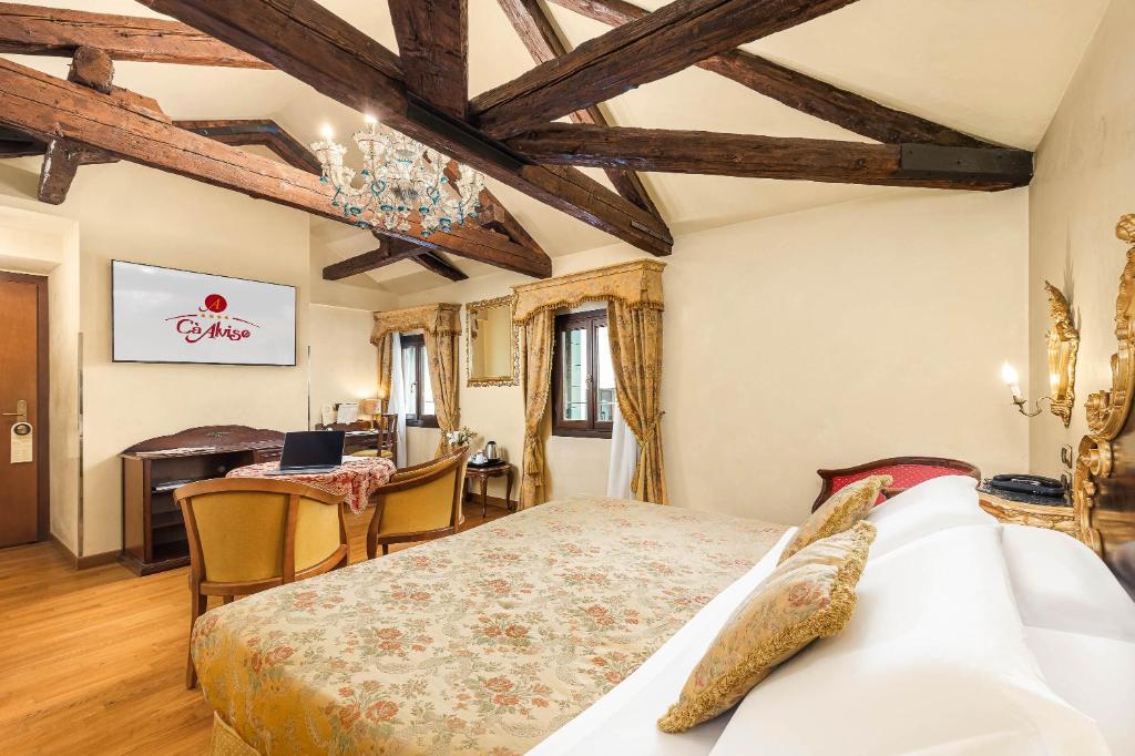 Postel nebo postele na pokoji v ubytování Hotel Ca' Alvise