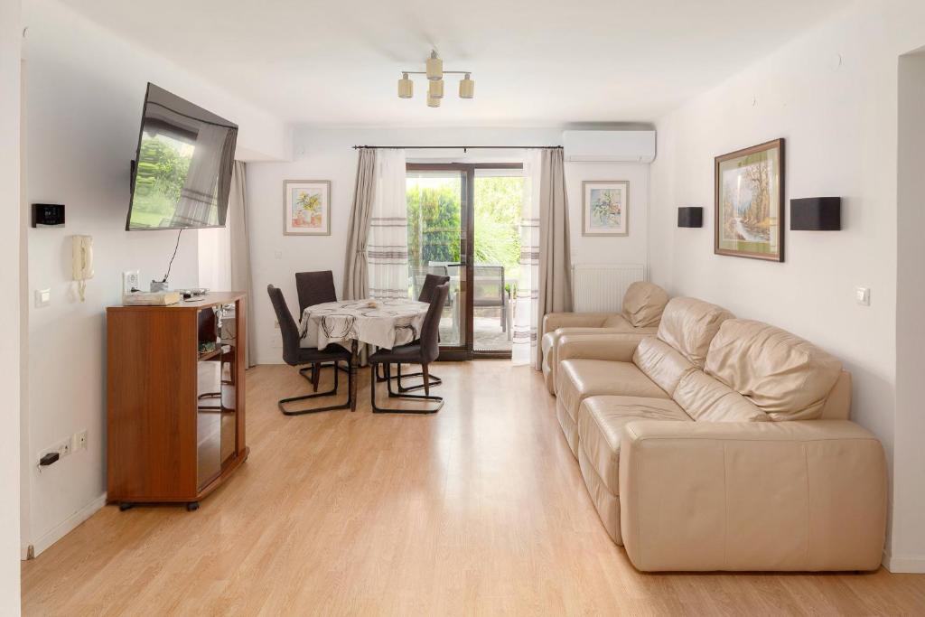 Vila ART - Apartment With Garden View