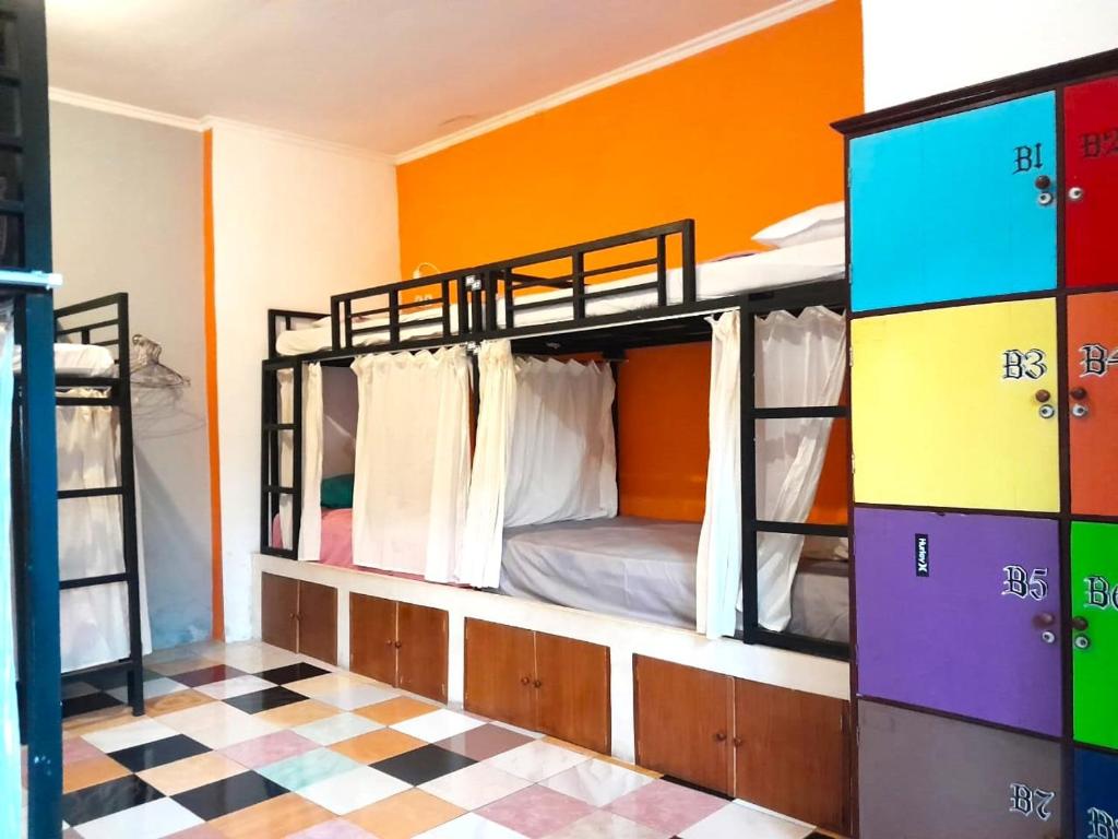 Giường trong phòng chung tại ViaVia Guesthouse