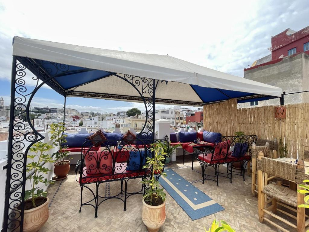 Balkón nebo terasa v ubytování Dar Chefchaouen - Rass lma Room