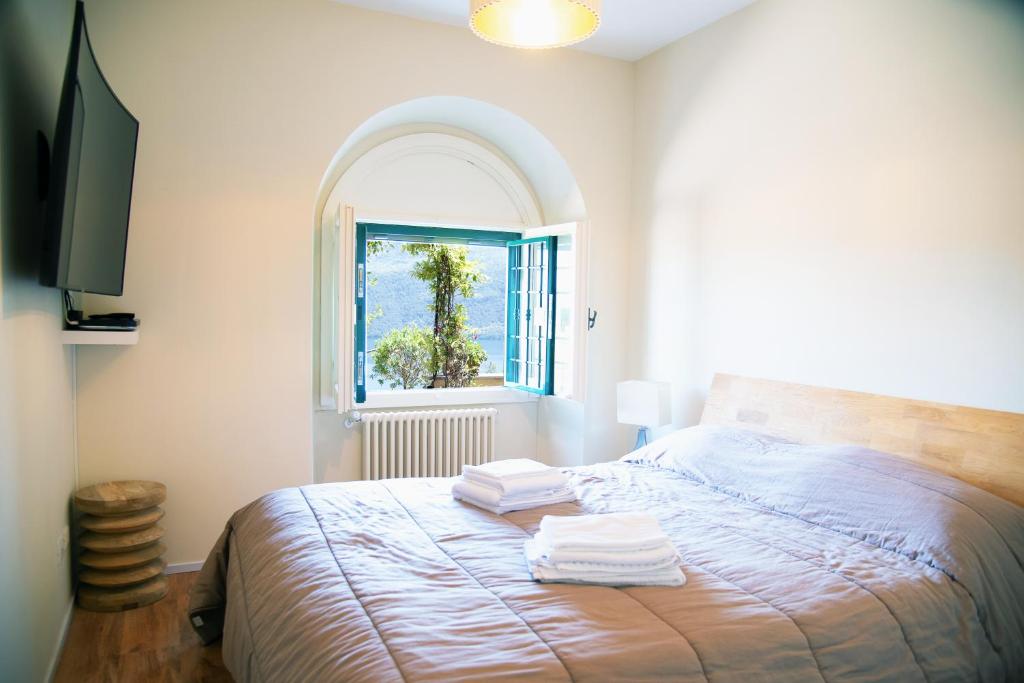 a bedroom with a bed with towels on it at Giardino sul Lago SPA Jacuzzi in Castel Gandolfo