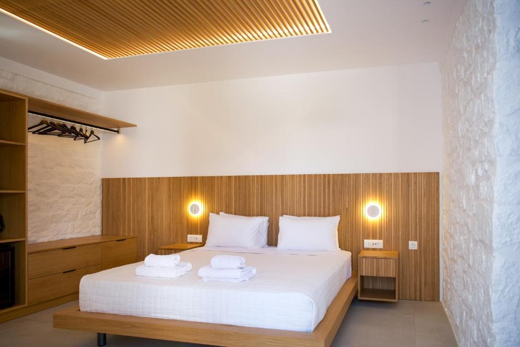 Postel nebo postele na pokoji v ubytování Elit Suites Mykonos